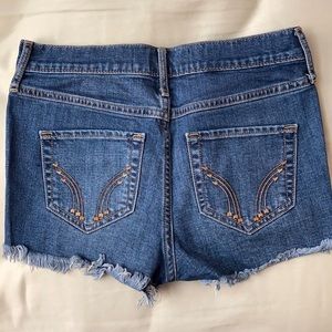 Hollister High Rise Medium Wash Short Shorts